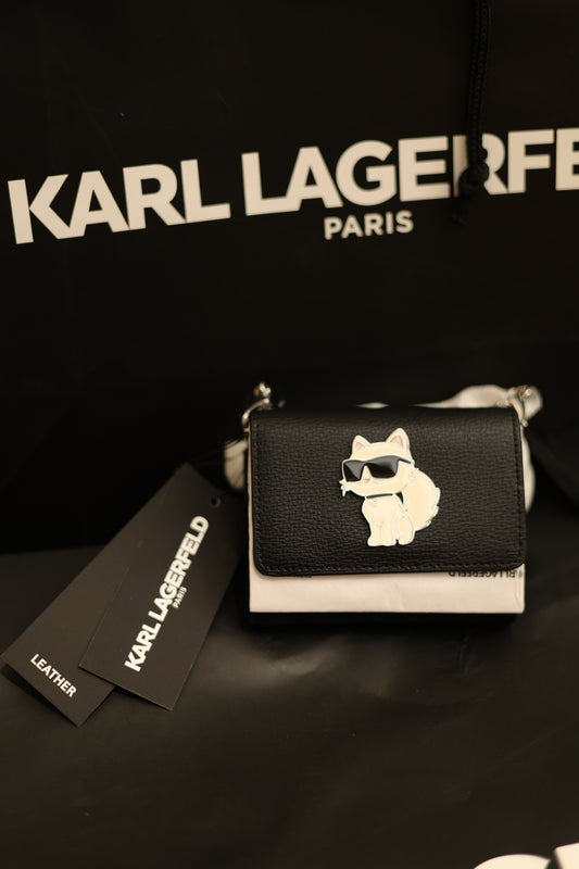 Karl Small Wallet on Chain